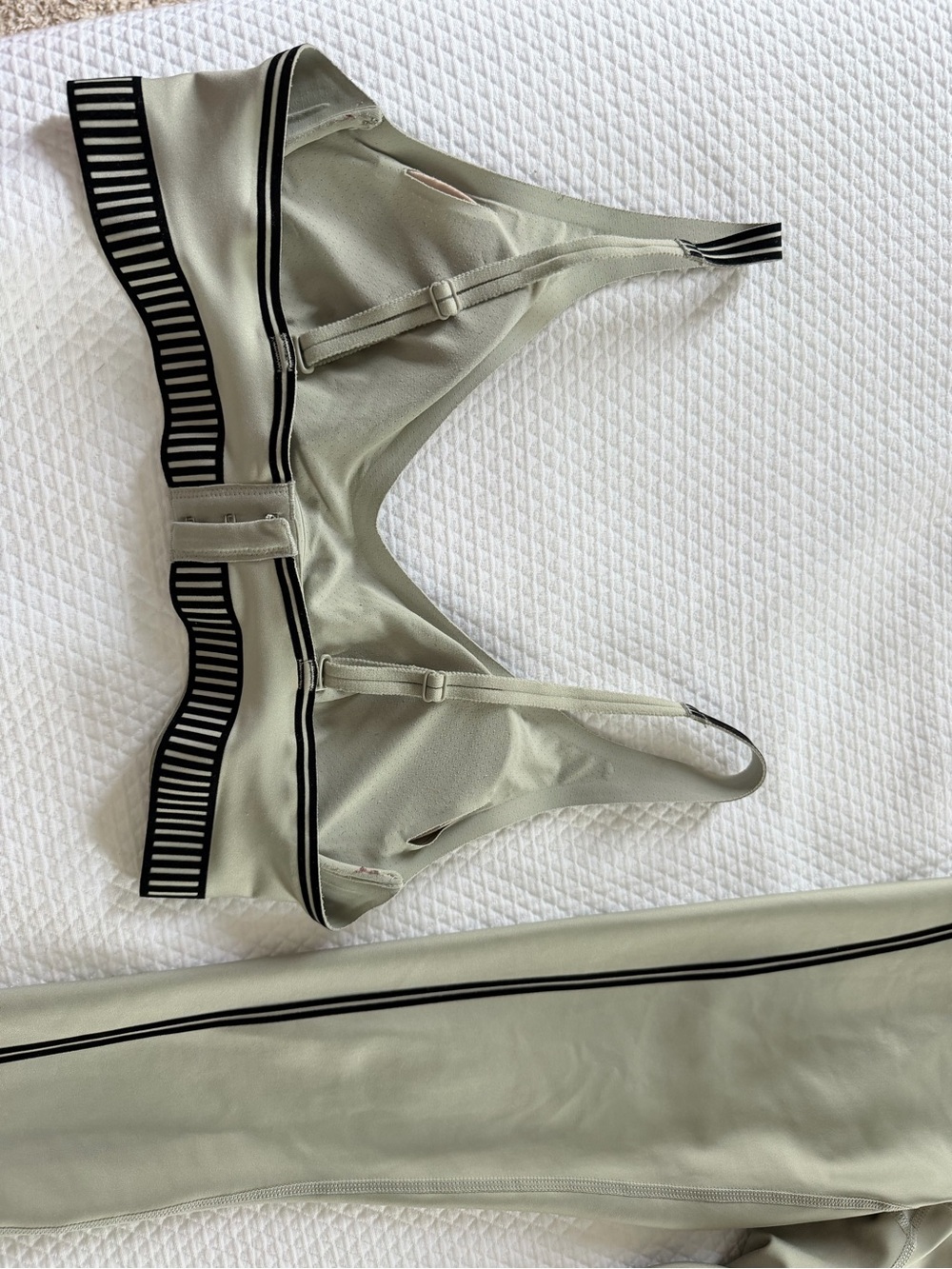 ALO Yoga Sage Green Sports Bra with Black Striped Elastic / Airlift Leggings set - Picture 6 of 10